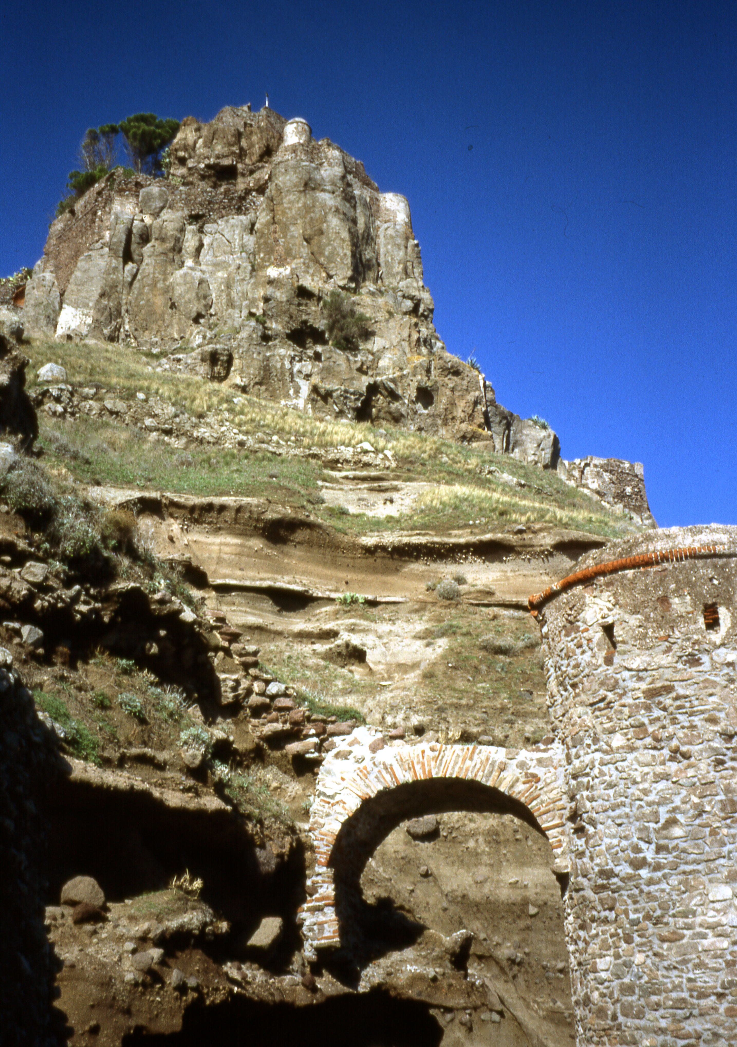 isola di capraia - lava su piroclastiti